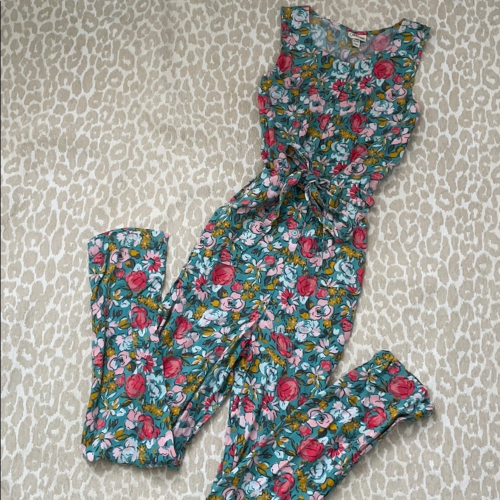 adorable sleeveless jumpsuit!